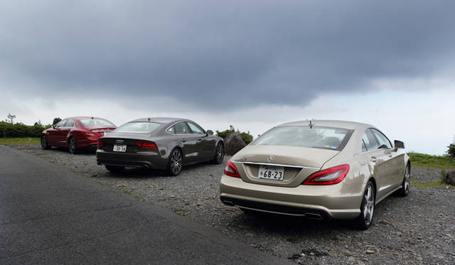 <strong>3台の4ドアスペシャリティを大比較</strong>　写真手前より、メルセデス・ベンツ CLS 350 ブルーエフィシエンシー、アウディ A7 スポーツバック、メルセデス・ベンツ CLS 63 AMG