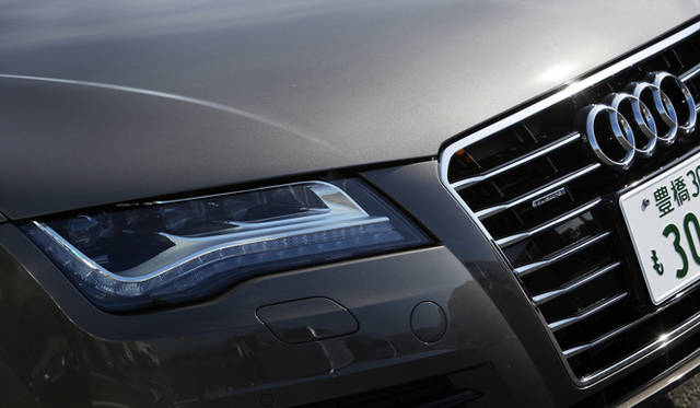 <strong>Audi A7 Sportback｜アウディ A7 スポーツバック</strong>　オプションで設定可能なLEDヘッドライト。太陽光に近い発光性をもち、長寿命、低電費を特徴とする。