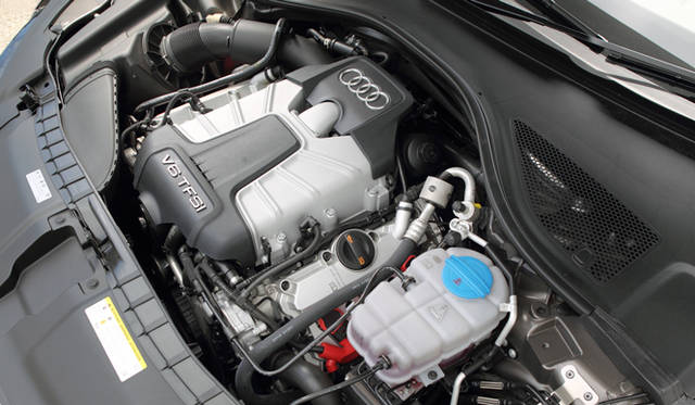 <strong>Audi A7 Sportback｜アウディ A7 スポーツバック</strong>　3.0リッターV型6気筒TFSIエンジンを搭載。最大0.8バールで過給をおこなうスーパーチャージャーとの組み合わせによって、最高出力220kW（300ps）、最大トルク440Nmを発生。しかも、2,900-4,500rpmという回転域で90パーセントのトルクを出力するパフォーマンスをもつ。