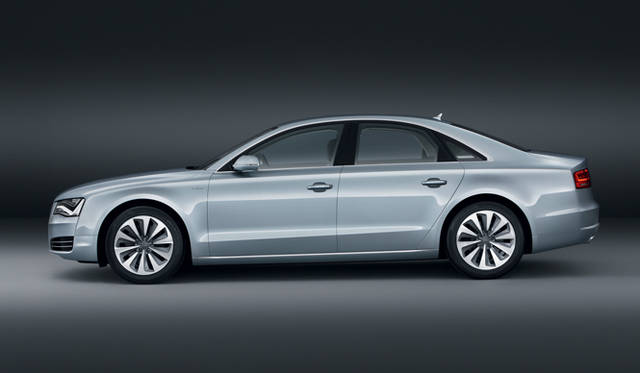 <strong>Audi A8 hybrid｜アウディA8 ハイブリッド</strong>