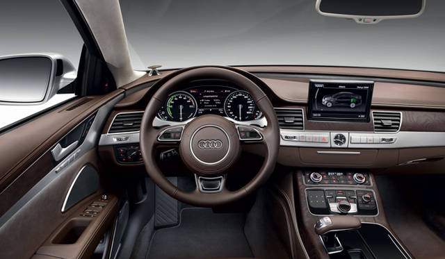 <strong>Audi A8 hybrid｜アウディA8 ハイブリッド</strong>