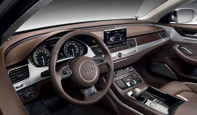 <strong>Audi A8 hybrid｜アウディA8 ハイブリッド</strong>