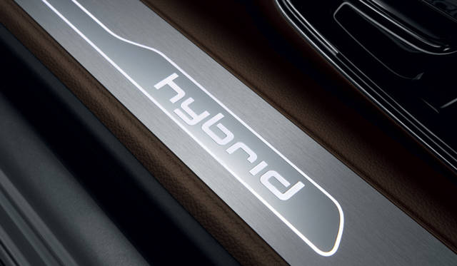 <strong>Audi A8 hybrid｜アウディA8 ハイブリッド</strong>