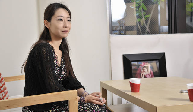 <strong>スピリチュアル対談 vol.13｜ジャズシンガー 青木カレン</strong>　「青木さん自身のエネルギーも、ものすごく強いです。　こんなに女性らしくて、かわいらしくて、女神さまみたいですけれど、中身はすっごく強いです（笑）」。（伊藤嶺花さん）