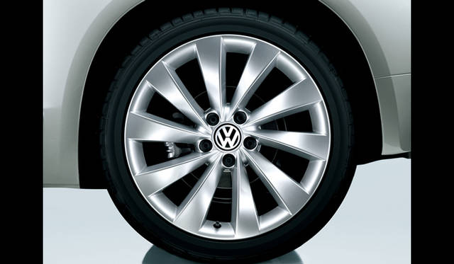 <strong>Volkswagen Scirocco R-line｜フォルクスワーゲン シロッコ Rライン</strong>　5スポーク専用デザイン 8Jx18アルミホイール