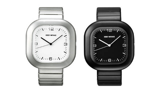 <strong>SII｜セイコーインスツル</strong>　 ISSEY MIYAKEウォッチ 深澤直人デザインの新シリーズ「GO」　左／モデル「SILAX001」SS（スジ目）ケース／SSメタルバンド、右／モデル「SILAX002」