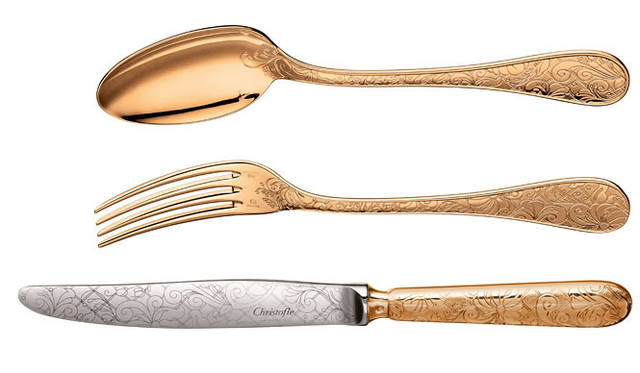 <strong>Christofle｜クリストフル</strong>　「ジャルダン・エデン ゴールド」　テーブルナイフ3万975円、テーブルフォーク2万6775円、テーブルスプーン2万6775円、30ピースセット76万円（セット内容：テーブルスプーン、テーブルフォーク、テーブルナイフ、コーヒースプーン、デザートフォーク×各6本）