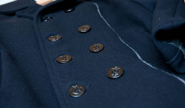 <strong>ISETAN MEN’S｜伊勢丹新宿店メンズ館 6階</strong>　「Schott×Jipijapa（ヒピハパ）」ピーコート 6万6150円（伊勢丹新宿店）