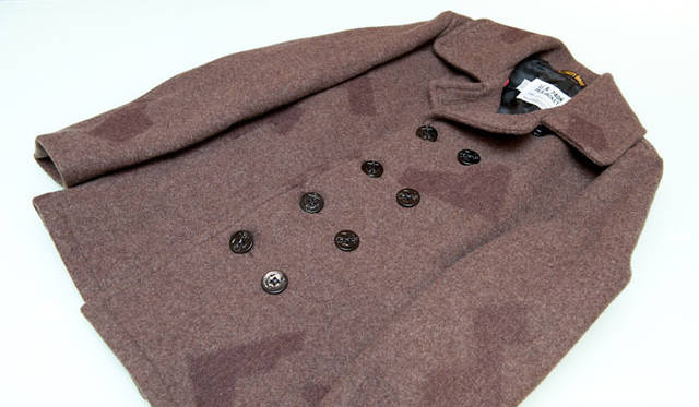 <strong>ISETAN MEN’S｜伊勢丹新宿店メンズ館 6階</strong>　「Schott×Jipijapa（ヒピハパ）」ピーコート 6万6150円（伊勢丹新宿店）