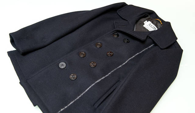 <strong>ISETAN MEN’S｜伊勢丹新宿店メンズ館 6階</strong>　「Schott×Jipijapa（ヒピハパ）」ピーコート 6万6150円（伊勢丹新宿店）