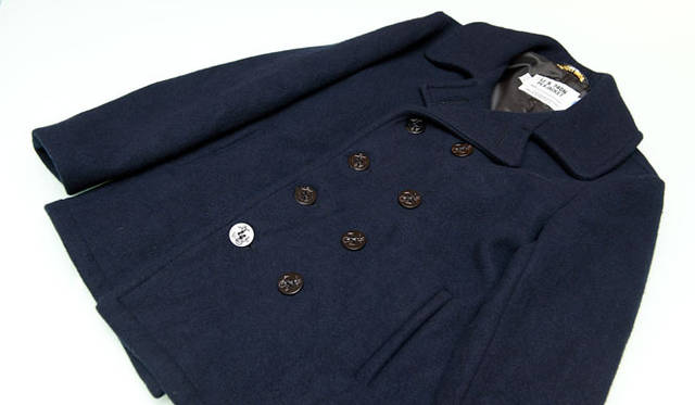 <strong>ISETAN MEN’S｜伊勢丹新宿店メンズ館 6階</strong>　「Schott×NIGEL CABOURN」ピーコート 6万6150円（伊勢丹新宿店）
