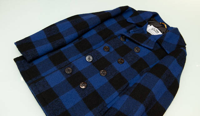 <strong>ISETAN MEN’S｜伊勢丹新宿店メンズ館 6階</strong>　「Schott×Soundman」ピーコート 6万6150円（伊勢丹新宿店）