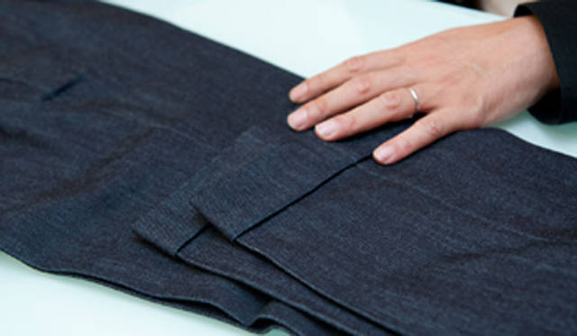 <strong>ISETAN MEN’S｜伊勢丹新宿店メンズ館 6階</strong>　Theory別注デニムパンツ 2万8350円（伊勢丹新宿店）