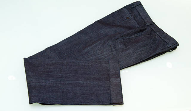 <strong>ISETAN MEN’S｜伊勢丹新宿店メンズ館 6階</strong>　Theory別注デニムパンツ 2万8350円（伊勢丹新宿店）