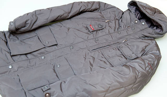 <strong>ISETAN MEN’S｜伊勢丹新宿店メンズ館 7階</strong>　「HOLUBAR MOUNTAINEERRING」 ダウンコート6万9300円（伊勢丹新宿店）