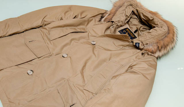 <strong>ISETAN MEN’S｜伊勢丹新宿店メンズ館 7階</strong>　「WOOLRICH」 アークティックパーカ9万300円（伊勢丹新宿店）
