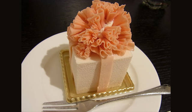 <strong>SAKURA｜第16回 心ときめく日々</strong>　フェラガモ新香水発表会