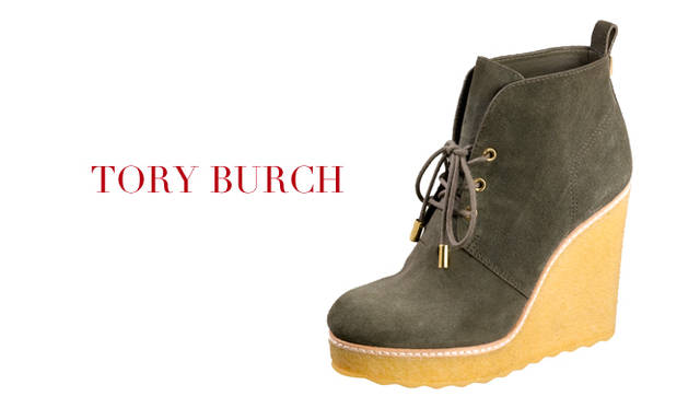 <strong>特集｜2011-12年秋冬トレンドシューズはこれ！　Chapter 02：Lace Up<br /><br />TORY BURCH｜トリー バーチ</strong>　デニスウェッジ [11cm]　5万2500円　（トリー バーチ　http://www.toryburch.jp/／ルック　Tel. 03-3794-9151）