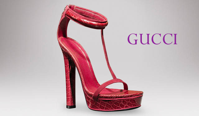 <strong>特集｜2011-12年秋冬トレンドシューズはこれ！　Chapter 03：Exotic Leather<br /><br />Gucci｜グッチ</strong>　ストラップサンダル [H 11cm]　各15万7500円　（グッチ／グッチ ジャパン カスタマーサービス　Tel. 03-5469-6611）