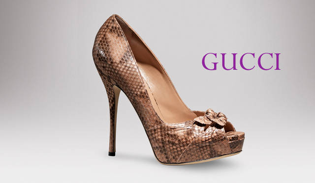 <strong>特集｜2011-12年秋冬トレンドシューズはこれ！　Chapter 03：Exotic Leather<br /><br />Gucci｜グッチ</strong>　オープントゥパンプス [H 10.5cm]　12万2850円　（グッチ／グッチ ジャパン カスタマーサービス　Tel. 03-5469-6611）