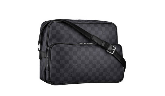 ダミエ・グラフィット イオ（N45252）　16万650円<br />問い合わせ｜ルイ・ヴィトン カスタマーサービスセンター Tel.03-3478-2100