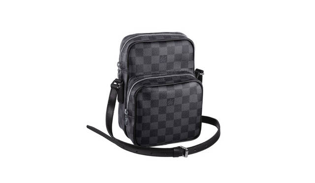 ダミエ・グラフィット レム（N41446）　11万8650円<br />問い合わせ｜ルイ・ヴィトン カスタマーサービスセンター Tel.03-3478-2100