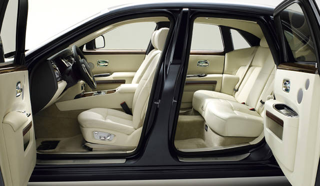 <b>ROLLS-ROYCE GHOST｜ロールス・ロイス ゴースト</b>
