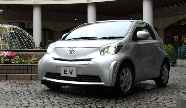 <strong>あたらしい時代づくりに取り組むひとと企業──トヨタ自動車編</strong>　トヨタ iQをベースに製作された電気自動車「iQ EV コンセプト」。