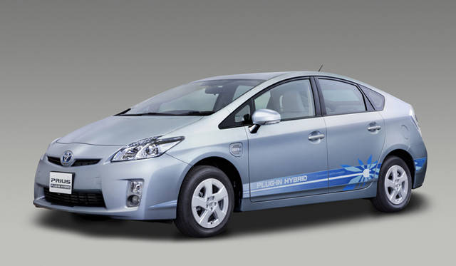 <strong>あたらしい時代づくりに取り組むひとと企業──トヨタ自動車編</strong>　プリウス プラグインハイブリッド