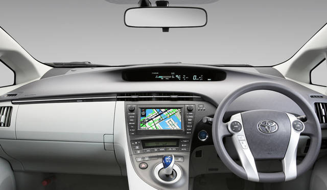 <strong>あたらしい時代づくりに取り組むひとと企業──トヨタ自動車編</strong>　プリウス プラグインハイブリッド