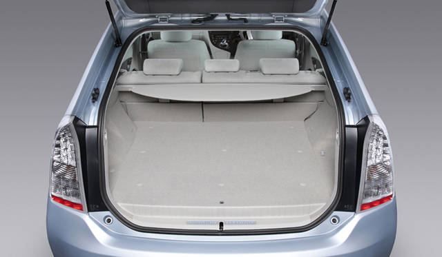 <strong>あたらしい時代づくりに取り組むひとと企業──トヨタ自動車編</strong>　プリウス プラグインハイブリッド