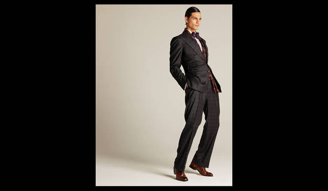 <strong>伊勢丹新宿店メンズ館3階＝インターナショナルデザイナーズ</strong>　Tom Ford　スーツ54万6000円、シャツ6万3000円、ネクタイ2万9400円、スカーフ7万3500円、シューズ115万5000円