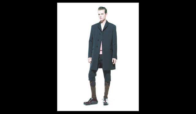 <strong>伊勢丹新宿店メンズ館3階＝インターナショナルデザイナーズ</strong>　Prada　コート28万9800円、ニット8万850円、シャツ4万9350円、パンツ8万4000円、ソックス3万6750円、シューズ6万9300円