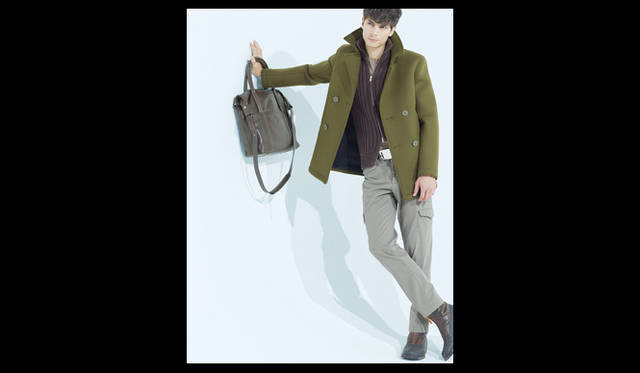 <strong>伊勢丹新宿店メンズ館3階＝インターナショナルデザイナーズ</strong>　Maison Martin Margiela　コート14万9100円、ニット6万1950円、カット アンド ソーン2万9400円、パンツ6万1950円、ベルト3万450円、シューズ11万5500円