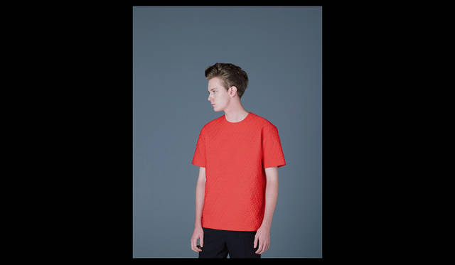 <strong>伊勢丹新宿店メンズ館3階＝インターナショナルデザイナーズ</strong>　Jil Sander　カット アンド ソーン6万8250円、パンツ5万1450円