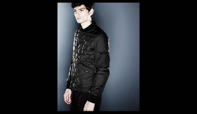 <strong>伊勢丹新宿店メンズ館3階＝インターナショナルデザイナーズ</strong>　Yves Saint Laurent　ブルゾン13万9650円、パンツ8万2950円