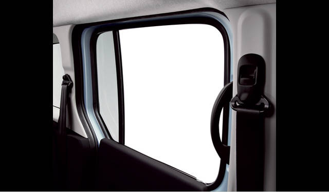 <strong>RENAULT KANGOO│ルノー カングー</strong>　スライディングサイドドアガラス