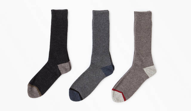 <strong>MARGARET HOWELL│マーガレット・ハウエル</strong>　ソックス 各3675円（すべてマーガレット・ハウエル MHL.）