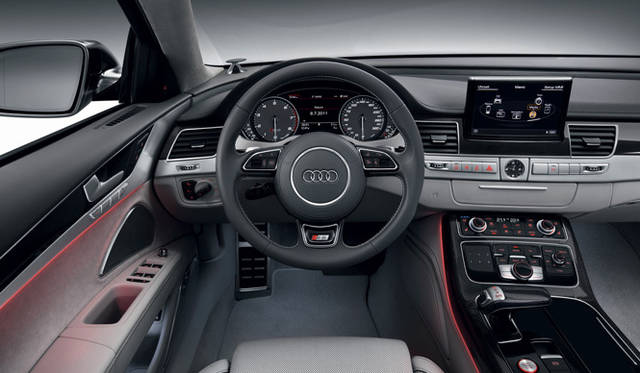 <strong>Audi S8｜アウディ S8</strong>