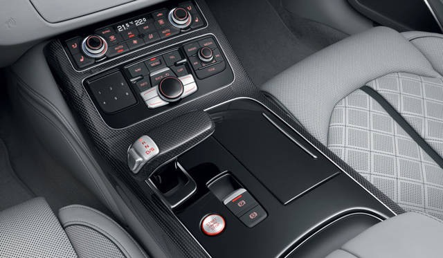 <strong>Audi S8｜アウディ S8</strong>