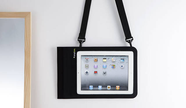 <strong>Simplism｜シンプリズム</strong>　 IPX7準拠の防水完備の全天候型 iPadケース「Waterproof Case for iPad」