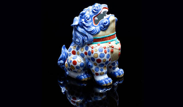 <strong>祿 ROKU </strong>　重要無形文化財認定　柿右衛門作　「獅子香炉」