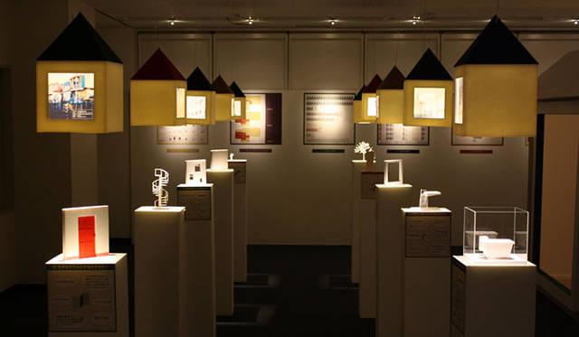 <strong>特集｜OPENERS的ニッポンの若手建築家 PARTII　南後由和</strong>　「デザイナーズ集合住宅の過去・現在・未来」展（2010） Photo by Yuki Hyakuda