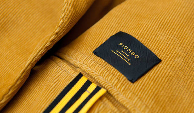 <strong>TOMORROWLAND｜トゥモローランド</strong>　PIOMBO コーデュロイダブルブレストジャケット7万6650円（トゥモローランド）