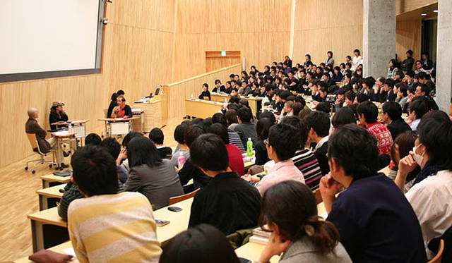 <strong>特集｜OPENERS的ニッポンの若手建築家 PARTII　南後由和</strong>　建築の際・第3回「形式の際」（2009） 青木 淳×菊池成孔×岡田 猛