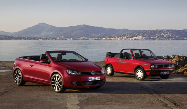 <strong>Volkswagen Golf Cabriolet｜フォルクスワーゲン ゴルフ カブリオレ</strong>　写真右は初代のゴルフ カブリオレ。