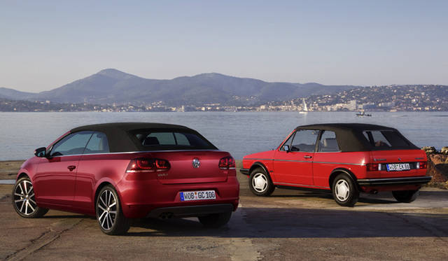 <strong>Volkswagen Golf Cabriolet｜フォルクスワーゲン ゴルフ カブリオレ</strong>　写真右は初代のゴルフ カブリオレ。