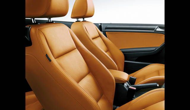 <strong>Volkswagen Golf Cabriolet｜フォルクスワーゲン ゴルフ カブリオレ</strong>　シートカラー／トリュフ