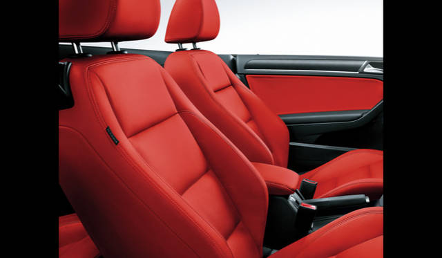 <strong>Volkswagen Golf Cabriolet｜フォルクスワーゲン ゴルフ カブリオレ</strong>　シートカラー／サルサレッド