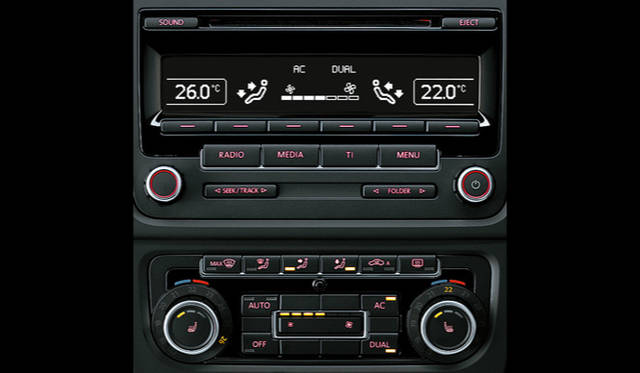 <strong>Volkswagen Golf Cabriolet｜フォルクスワーゲン ゴルフ カブリオレ</strong>　2ゾーンフルオートエアコンディショナー